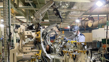 Impor Bahan Baku Susut: Deindustrialisasi atau Efek Substitusi?