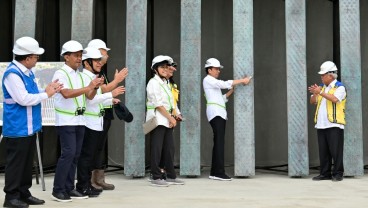 Jokowi Pasang Bilah Pertama Garuda di Kantor Presiden IKN