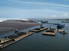 Diduga Curi Pasir Laut, KKP Tangkap 3 Kapal di Pulau Rupat