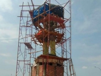 Kontroversi Patung Soekarno yang Tidak Mirip Senilai Rp500 Juta Kini Ditutup Terpal