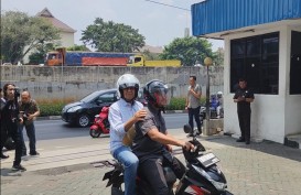 Urus SKCK ke Baintelkam Polri, Anies Baswedan Pakai Motor Honda Beat