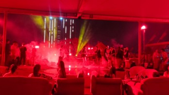 Kemeriahan Night Splash Pool Party di Hotel Grand Arkenso Parkview Semarang