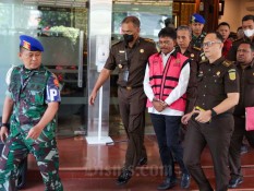 Johnny Plate Bantah Terima Uang Dinas dan Minta Rp500 Juta per Bulan di Proyek BTS