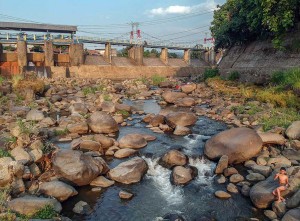 Debit Air Sungai Ciliwung di Katulampa Bogor Alami Penurunan Drastis