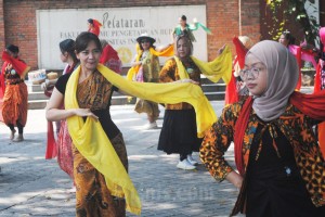 Semarak Hari Batik Nasional Di Bakul Budaya