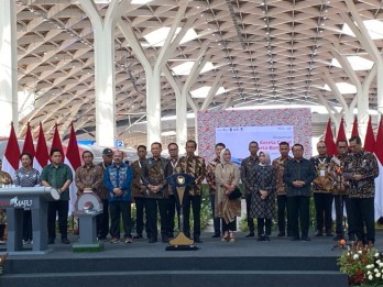 Jokowi Resmikan Kereta Cepat Jakarta Bandung Whoosh