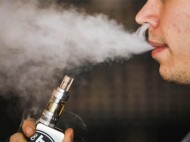 Awas! Vape Bisa Sebabkan Masalah Mata, hingga Kebutaan Lho