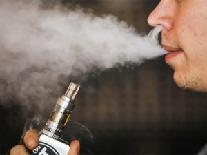 Awas! Vape Bisa Sebabkan Masalah Mata, hingga Kebutaan Lho