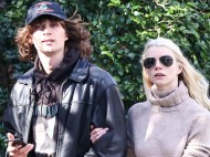 Bintang The Queen Gambit Anya Taylor-Joy Akhirnya Menikah dengan Musisi Malcolm McRae