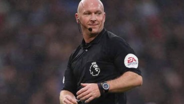 Simon Hooper, Wasit Kontroversi Liga Inggris yang Bikin Geleng-geleng Kepala