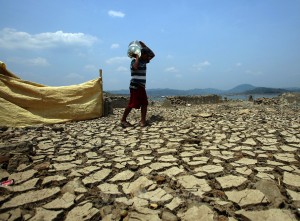 Waduk Jatigede di Kabupaten Sumedang Mulai Mengering Akibat Musim Kemarau Panjang