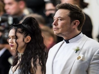 Elon Musk Dituntut sang Kekasih Grimes, Gara-gara Ini