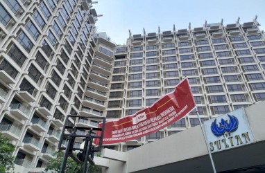 Dikawal Ketat Polisi, Pengelola GBK Pasang Spanduk 'Tanah Milik Negara' di Hotel Sultan