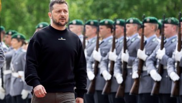 Zelensky Turun Gunung, Temui Pasukan yang Bertempur dengan Rusia di Kupiansk-Lyman