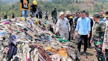 Atasi Sampah di Pantai Loji Sukabumi, Bey Bakal Rangkul Semua Unsur