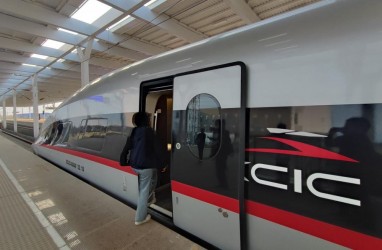 Penjualan Tiket Kereta Cepat WHOOSH, KCIC Bakal Gaet Agen Perjalanan Online