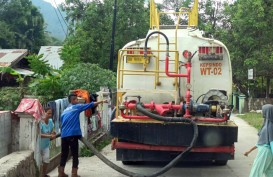 Sumur Warga Mengering, Semen Padang Distribusikan 46.000 Liter Air Bersih