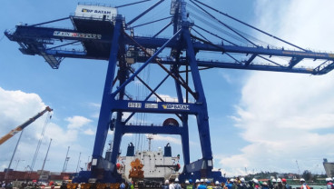 STS Crane Pelabuhan Batu Ampar Tangani 4.500 Kontainer Sepanjang September 2023