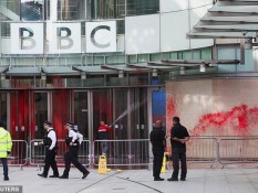 Kantor Media BBC Inggris Disiram 'Darah' Karena Menolak Sebut Hamas Teroris