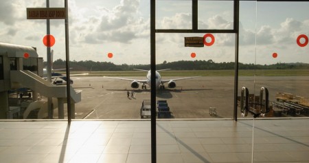 Ilustrasi pesawat di apron bandara. /batam-airport.com