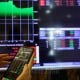 Saham AMRT, SMGR & AKRA Tancap Gas saat Indeks Bisnis-27 Dibuka Loyo