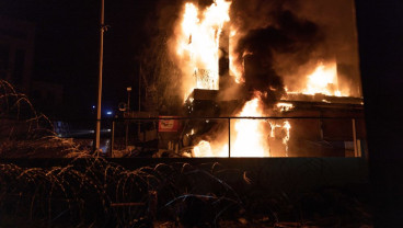 Demo Kutuk Serangan ke RS Gaza Ricuh, Massa Bakar Gedung Kedubes AS di Beirut