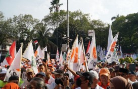 Anies-Cak Imin Belum Datang, Simpatisan PKB-PKS Sudah Padati Gerbang KPU