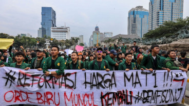 Aksi Mahasiswa di Patung Kuda
