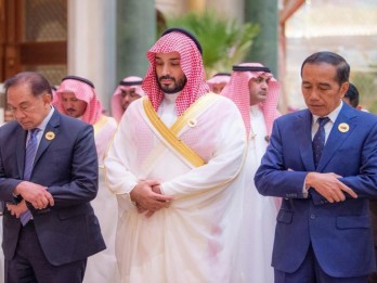 Momen Jokowi dan Pangeran MBS Salat Jumat Bersama di Riyadh