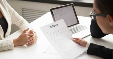 Contoh deskripsi diri singkat yang menarik untuk melamar pekerjaan di berbagai bidang dan tips menulis deskripsi diri yang baik di CV./Freepik