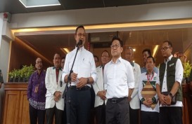 Candaan Selepet Anies Baswedan Pakai Sarung, Cak Imin: Mumpung Belum Jadi Presiden
