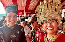 Jokowi: Lihat Bu Sri Mulyani Masih Senyum, Saya Tenang