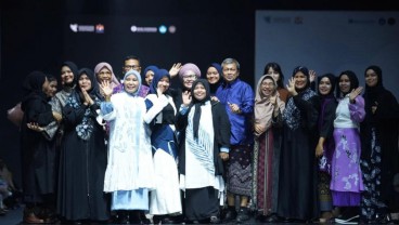 Kolaborasi Modest Fashion dari Serat Rayon APR di JMFW 2024