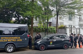 Penyidik Polri Bawa Koper ke Rumah Ketua KPK Firli Bahuri