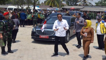 Tinjau Perbaikan Jalan di Lampung Tengah, Jokowi: Saya Bisa Tidur Saking Mulusnya