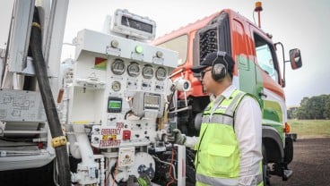 Pertamina Patra Niaga Lakukan Pengisian Perdana SAF Penerbangan Komersil