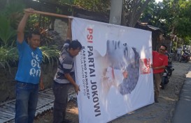 PSI Jabar Kecam Penurunan Baligo Kaesang dan Gibran di Indramayu