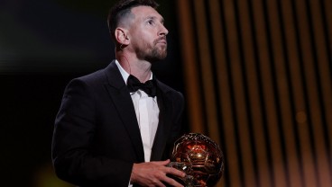 Lionel Messi Raih Ballon d'Or Ke-8, Ronaldo Makin Ketinggalan