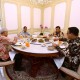 Posisi Duduk Anies dan Jokowi Berhadapan saat Makan Siang, Simak Teori Unik Netizen