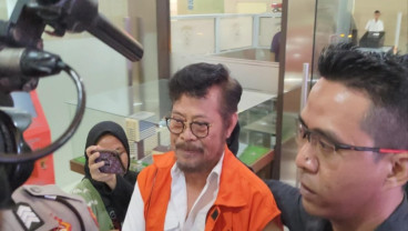 Pakai Rompi Tahanan, Eks Mentan SYL Tiba di Bareskrim!
