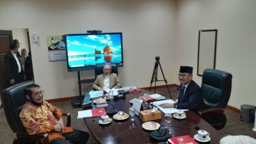 Senyum Anwar Usman Saat Jalani Sidang Pelanggaran Etik MKMK