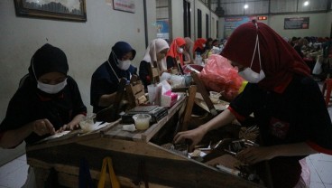 Cukai Tinggi, Produksi Industri Rokok Diramal Turun 10%