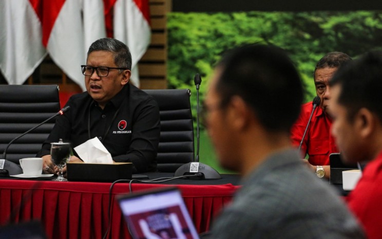 Sekjen DPP PDI Perjuangan Hasto Kristiyanto menyampaikan keterangan kepada wartawan mengenai Program Megawati Fellowship di Kantor DPP PDIP, Jakarta, Selasa (3/10/2023). PDI Perjuangan menyelenggarakan program Megawati Fellowship di bidang pendidikan terutama riset, inovasi dan teknologi yang dapat diikuti seluruh anak bangsa berdasarkan dengan syarat ditentukan. ANTARA FOTO/Asprilla Dwi Adha - rwa.