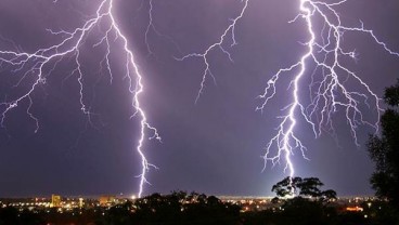 Cuaca Indonesia 2 November: Hujan Petir di Pontianak, Padang, Aceh