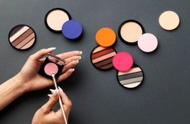 Cara Agar Make-up Lebih Tahan Lama 'Anti Badai' di Cuaca Tak Menentu