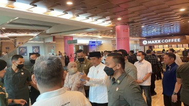 Jokowi Jenguk dan Doakan Eks Kepala BNPB Doni Monardo yang Dirawat di RS Siloam