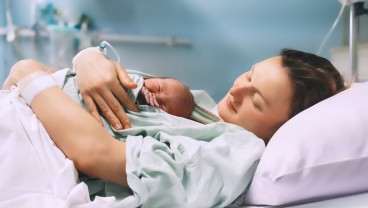 10 Arti Mimpi Melahirkan Bayi Perempuan dan Laki-laki Menurut Islam dan Primbon Jawa
