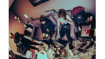 Konser BMTH di Jakarta Berhenti Mendadak, Penonton Kecewa hingga Menjarah Alat Musik di Panggung