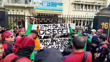 Kantor Disnakertrans Jateng Disegel Paksa, Buntut Pembahasan UMP 2024