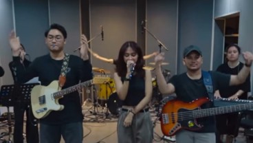 Rahmania Astrini Nyanyi di Pembukaan Konser Coldplay Music Of The Spheres